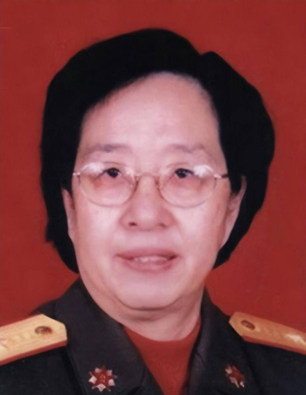 邓六金:曾山的妻子 曾任妇女部部长 长子官至正国 女儿是少将!