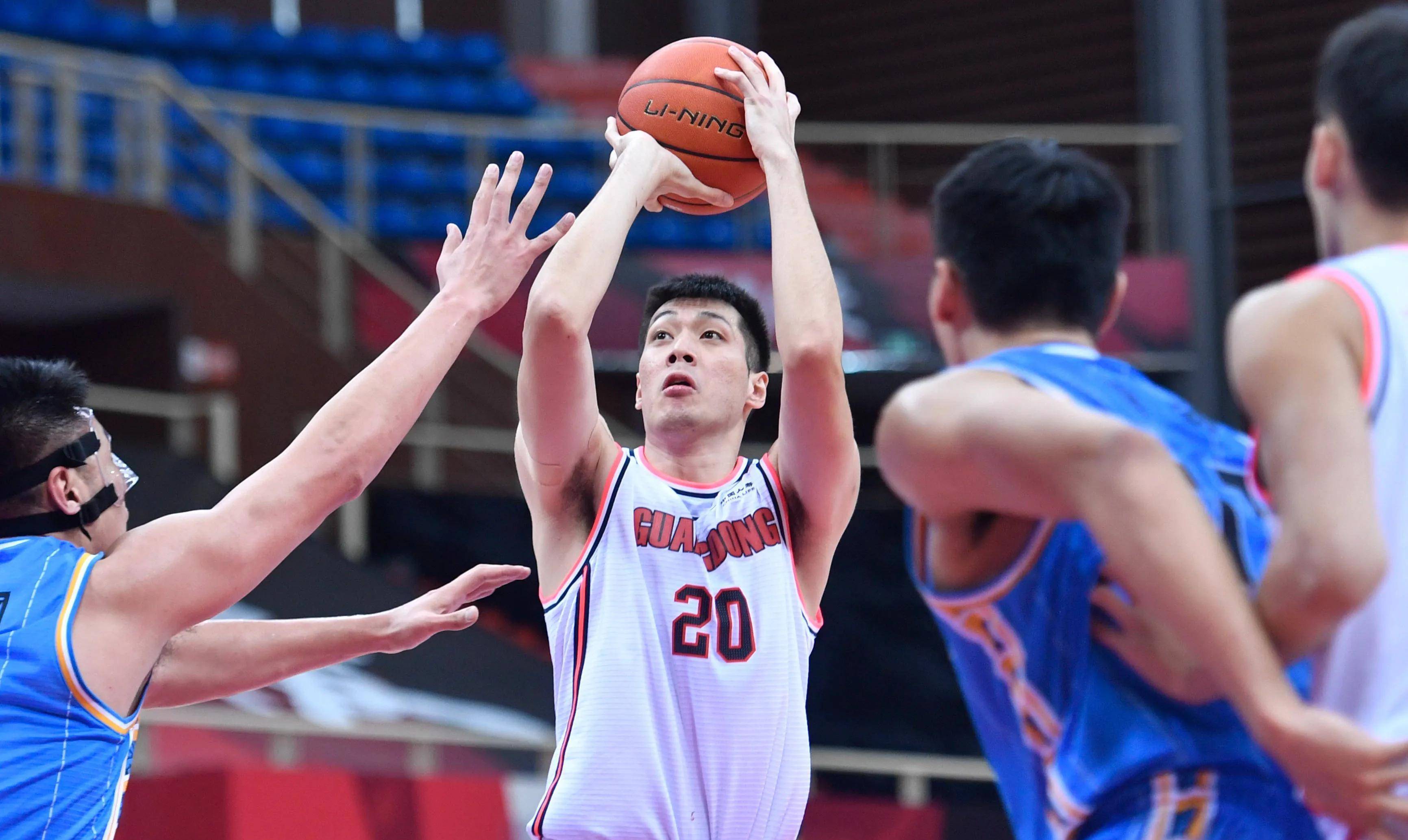 别怪杜锋,易建联的时代结束了,任骏飞彻底倒霉了,徐杰有些落寞_胡明轩