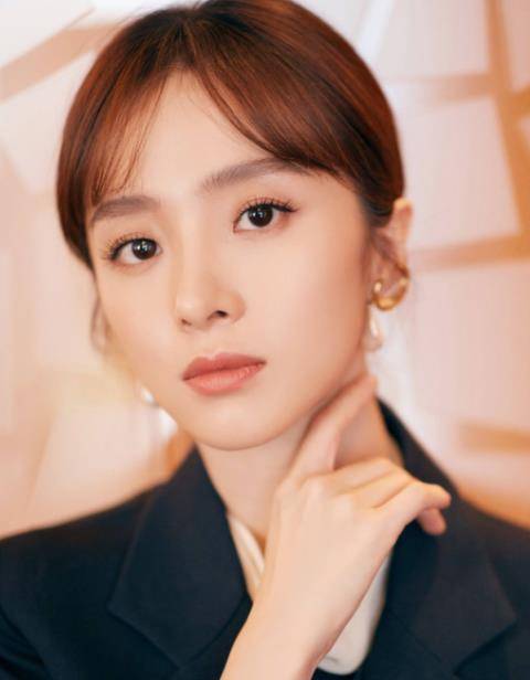 在整个事件中,最无辜的人应该是胡冰卿,她也曾表示自己表白拒绝了