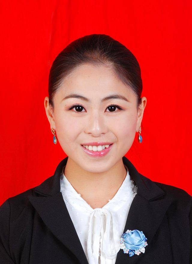 四川一35岁女副县长火了,学历低职务高,其结果引发众人热议!