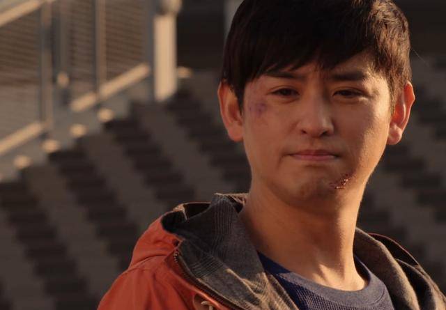 津上翔一从家庭煮夫变成现在的靠谱大厨,翔一算是命运和结果非常优秀