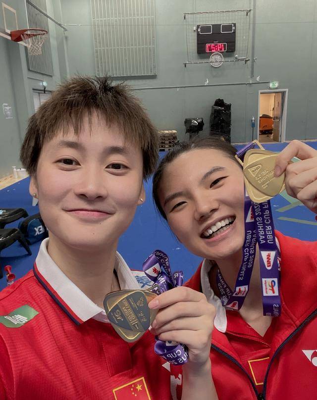 "再过两个月就要迎来25岁生日的陈雨菲,来自浙江羽毛球队.她身高1.