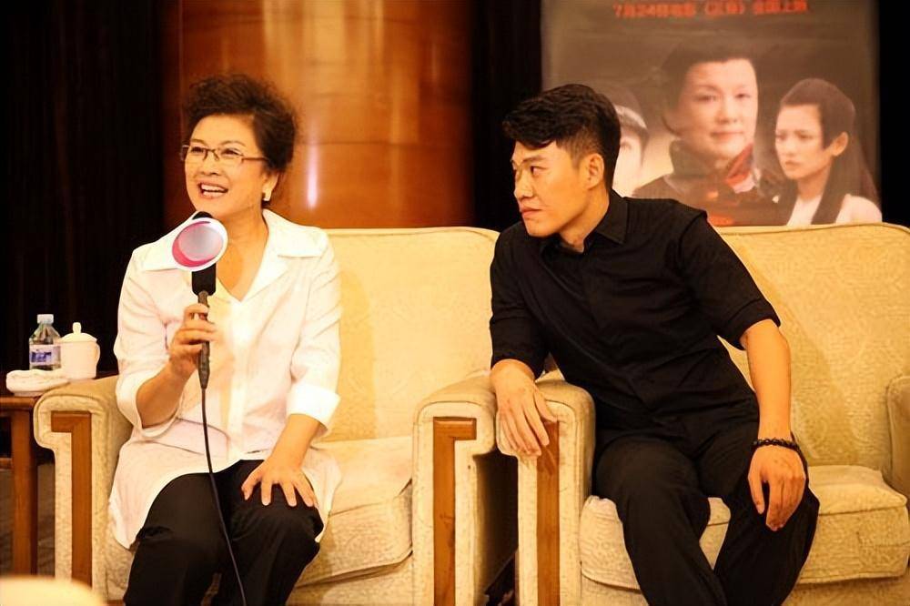 宋春丽为事业主动放弃生育,61岁终于当上妈妈,弥补了一生的遗憾