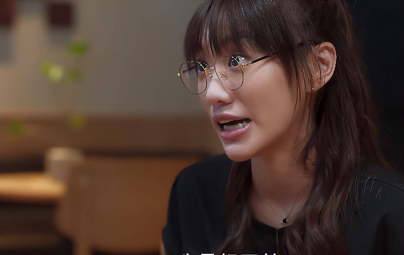 表情浮夸,闫妮女儿把"演技炸裂"玩出新花样_邹元清_眼睛_张慧雯