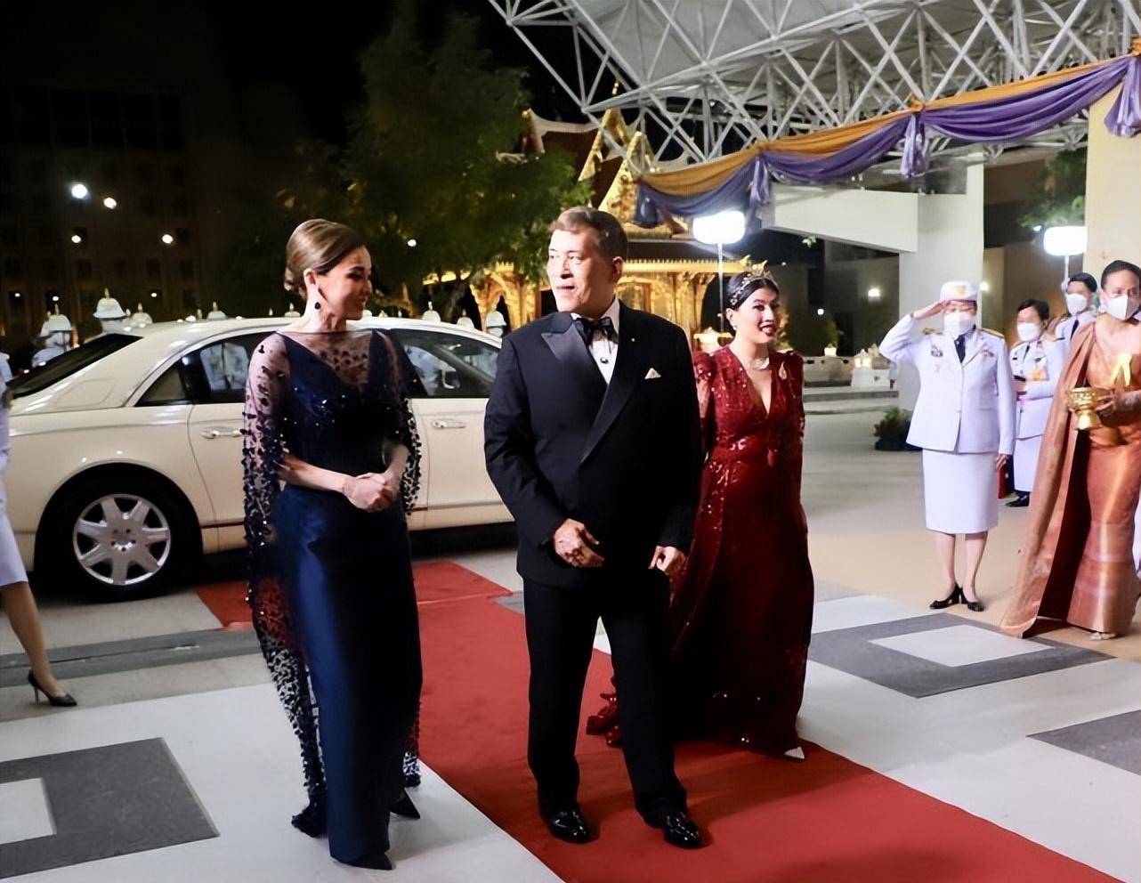 54岁国外富婆跪地献节目单,被传是泰王的"白月光",求而不得_伍伦_感觉