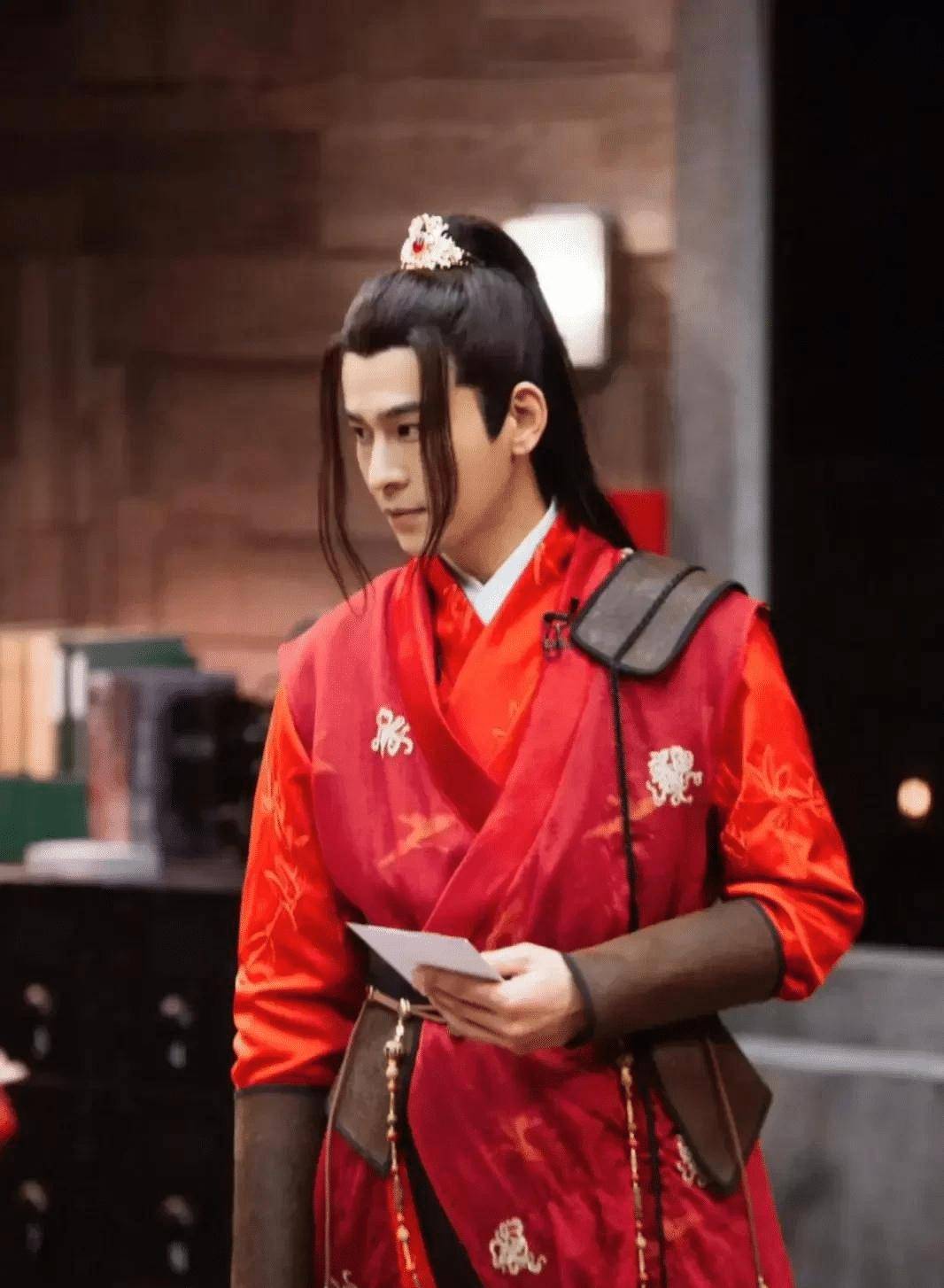 40岁的年龄,20岁的身材,这6位男星的"皱纹",实在太懂事_谢霆锋_张智尧