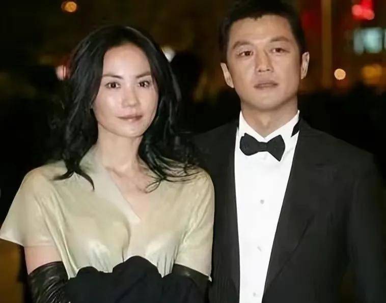 李亚鹏新年被赞有后福:被二婚妻崇拜,孩子讨喜,李嫣不