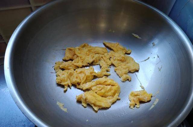 小食材大挑战,我向大厨挑战这道番茄炒鸡蛋,看看谁烧得更好吃_备用