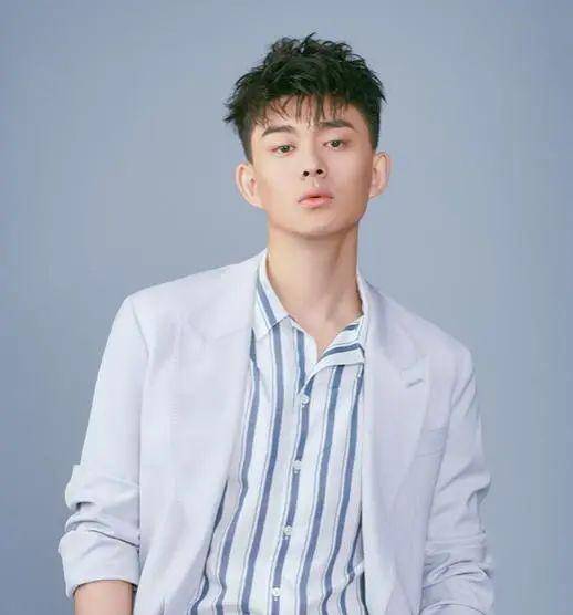 虞书欣遭遇袭身材事件,男生刘润南曾演《庆余年》,其人设已崩塌?