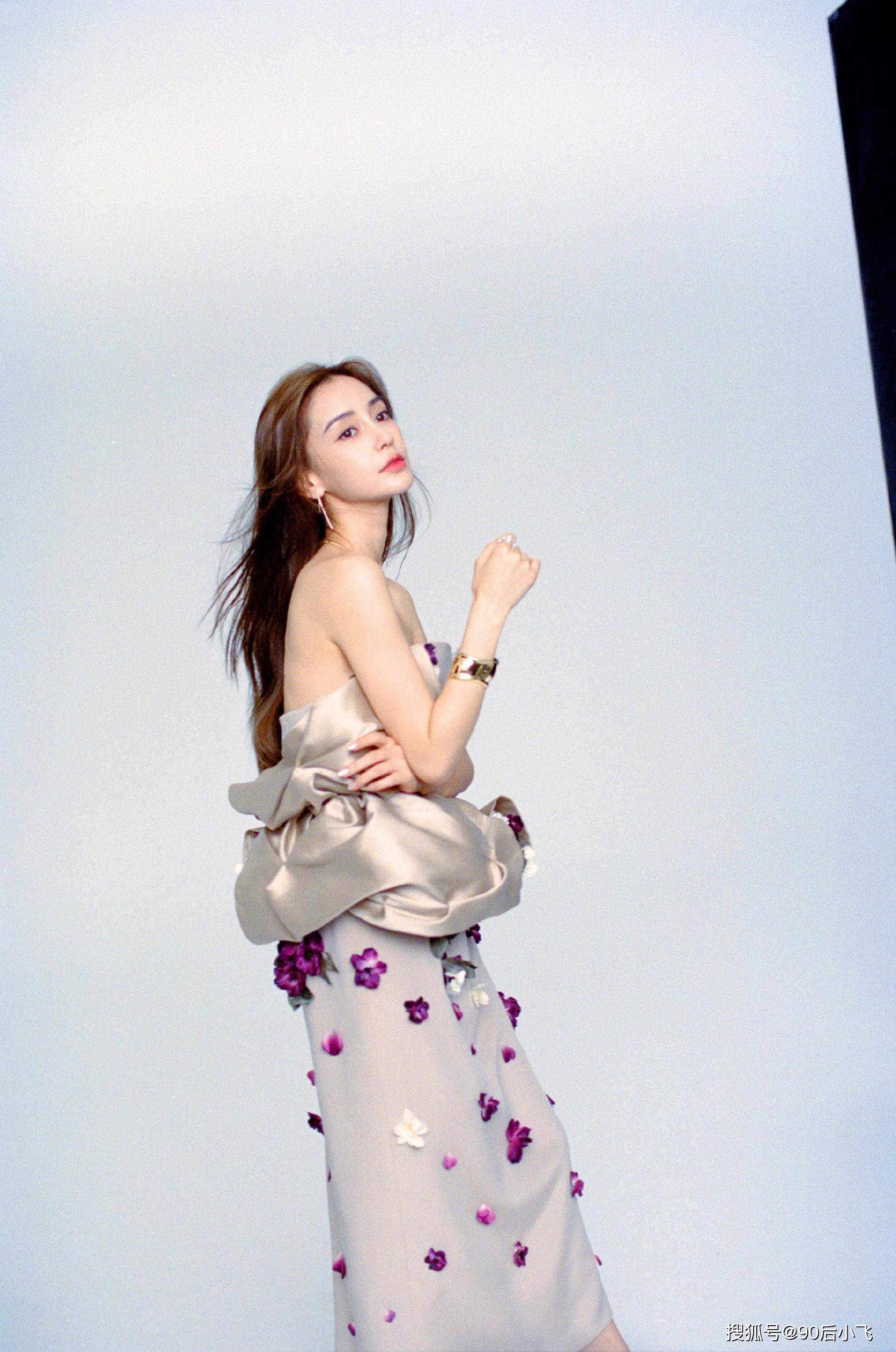 angelababy杨颖《时装》杂志大片曝光,多套look切换,反差迷人_短发