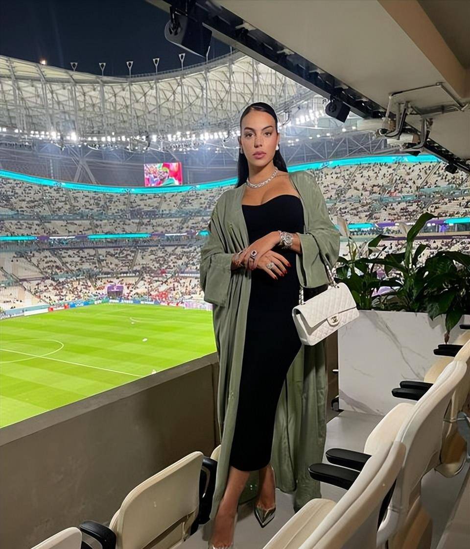 乔治娜:柜姐出身的毒贩之女,征服浪子c罗,如今珠光宝气好幸福_工作