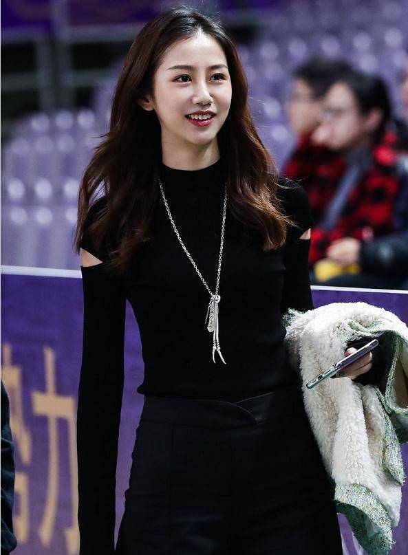 陈露再次现场助威_北控_科比_马布里