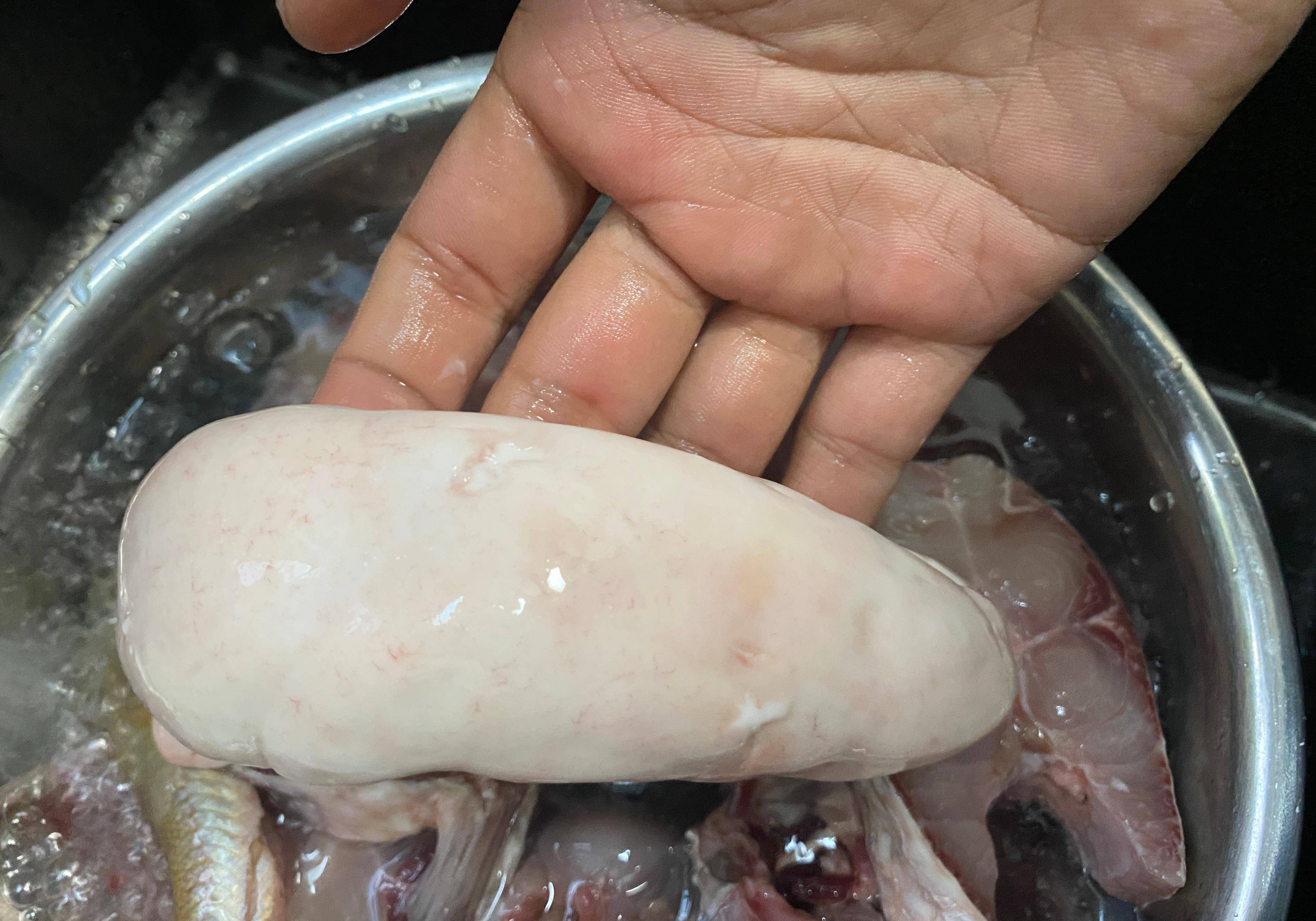 鱼的"精髓"比豆腐还嫩,吃起来像猪脑,比鱼肚更有营养_鱼白_精子_蛋白