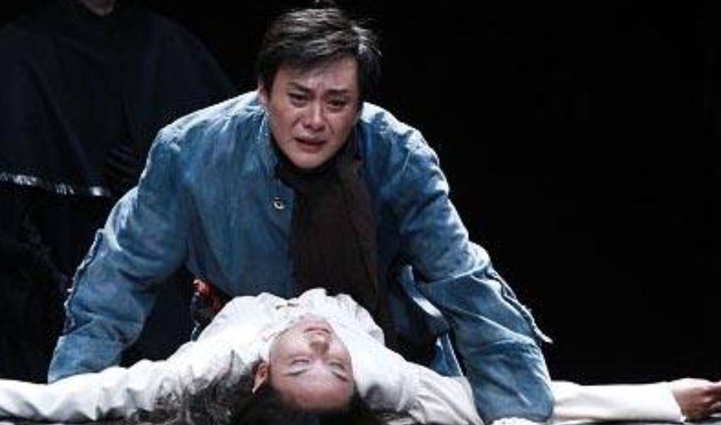 话剧演员王斑:16岁进中戏,对曹颖一见钟情,如今在话剧领域发光_北京人艺_实力派_流量