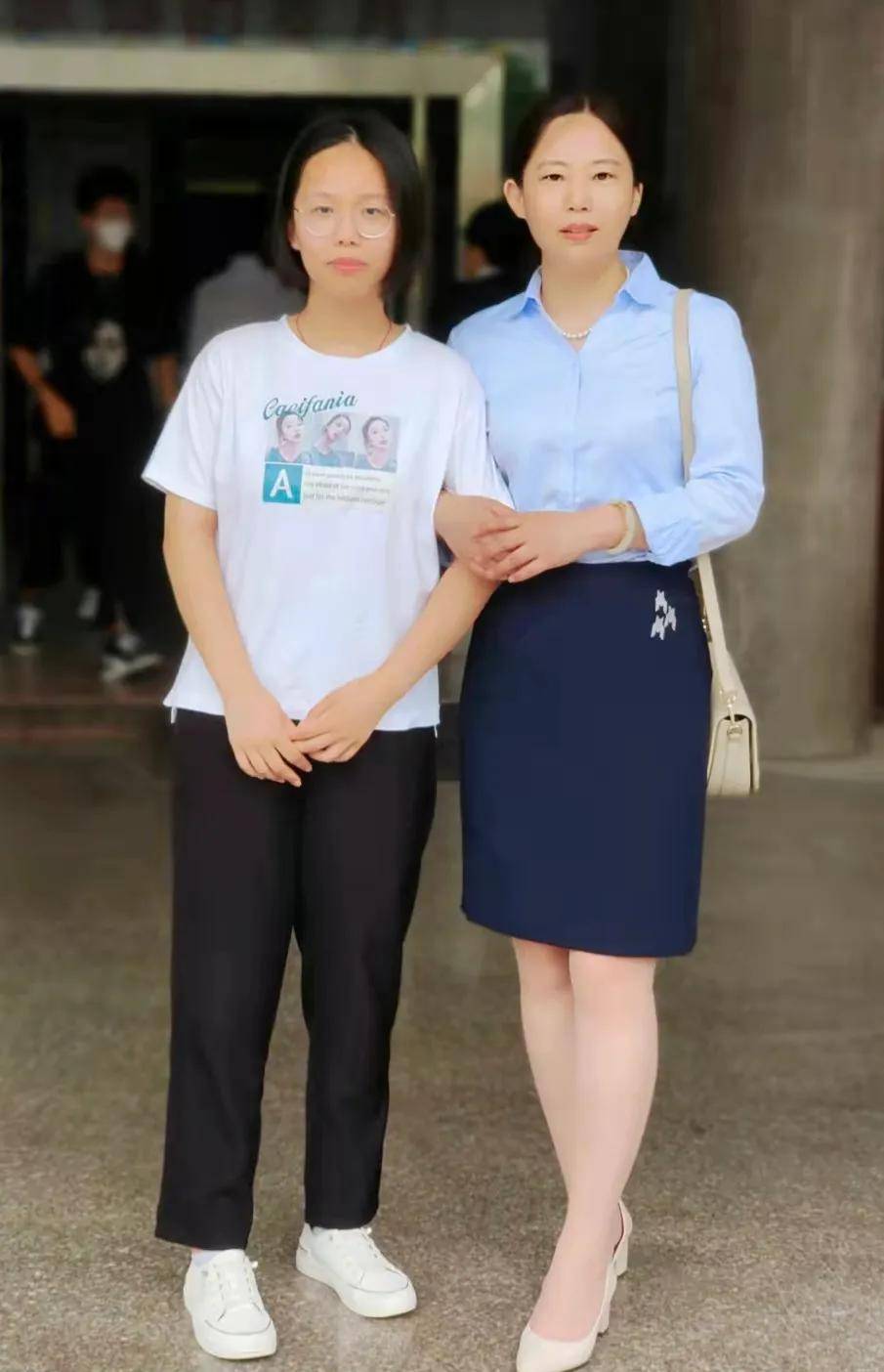 一身诗意千寻瀑,挥洒杏坛三月风-访市第一高级中学