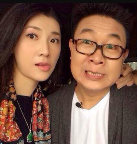48岁的广东台美女伍燕,丈夫是一名富商,她是电视台的总监