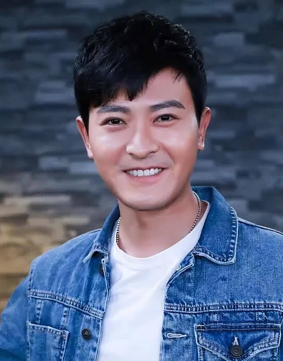 演员杨铮:14岁演贾里出道,戏红人不红,与影后结婚10年恩爱如初_表演