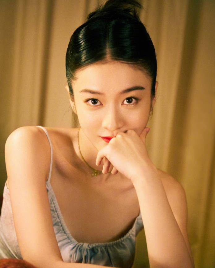 张雪迎迎来24岁生日,分享九宫格生日照,敷美颜状态真实_照片_蛋糕