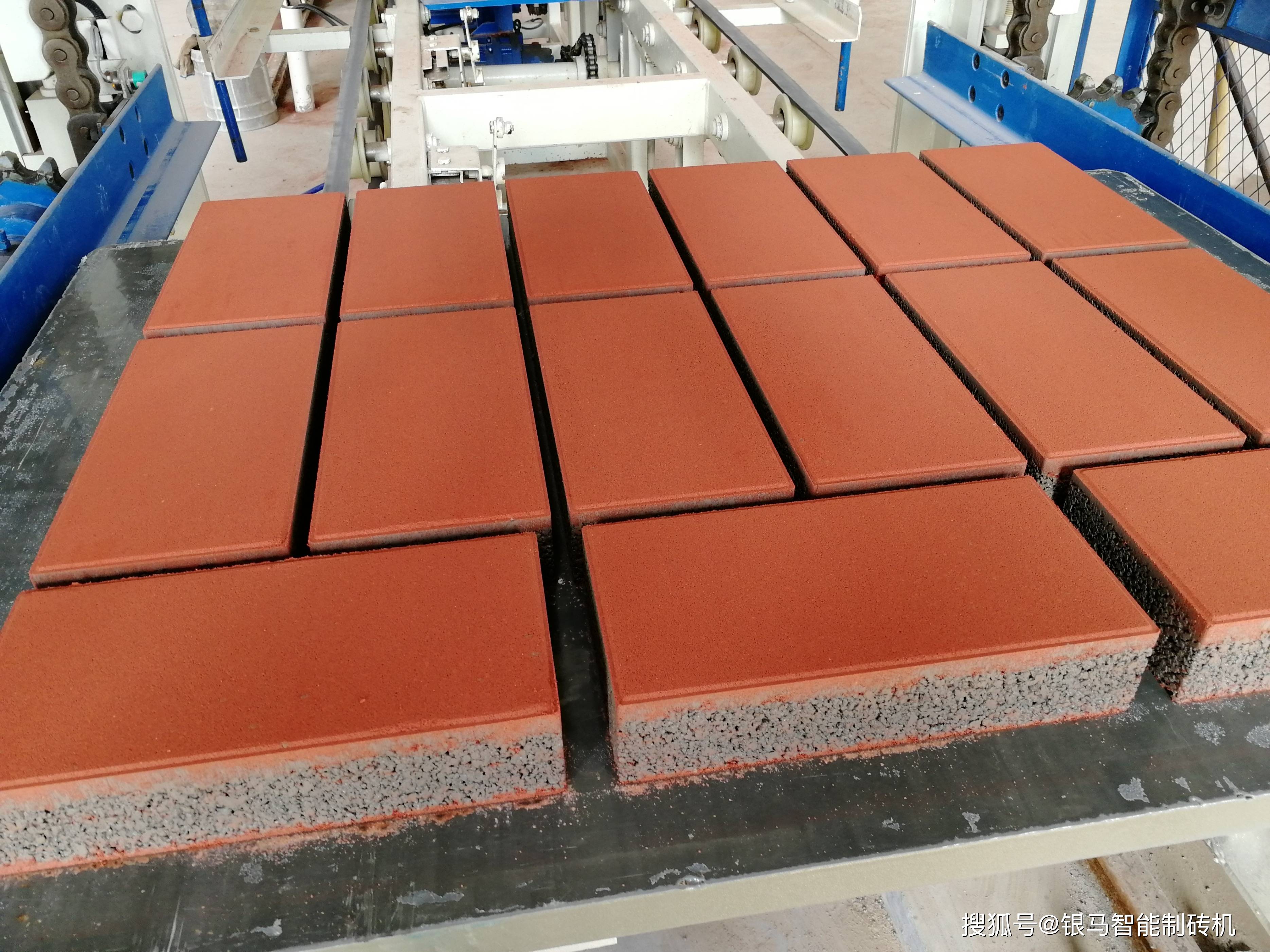 环保透水砖生产线制品受到市场热捧_地面_水泥_农户