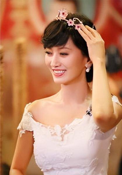 赵雅芝:住9亿独栋豪宅,戴价值千万的翡翠,她有多壕无人性?