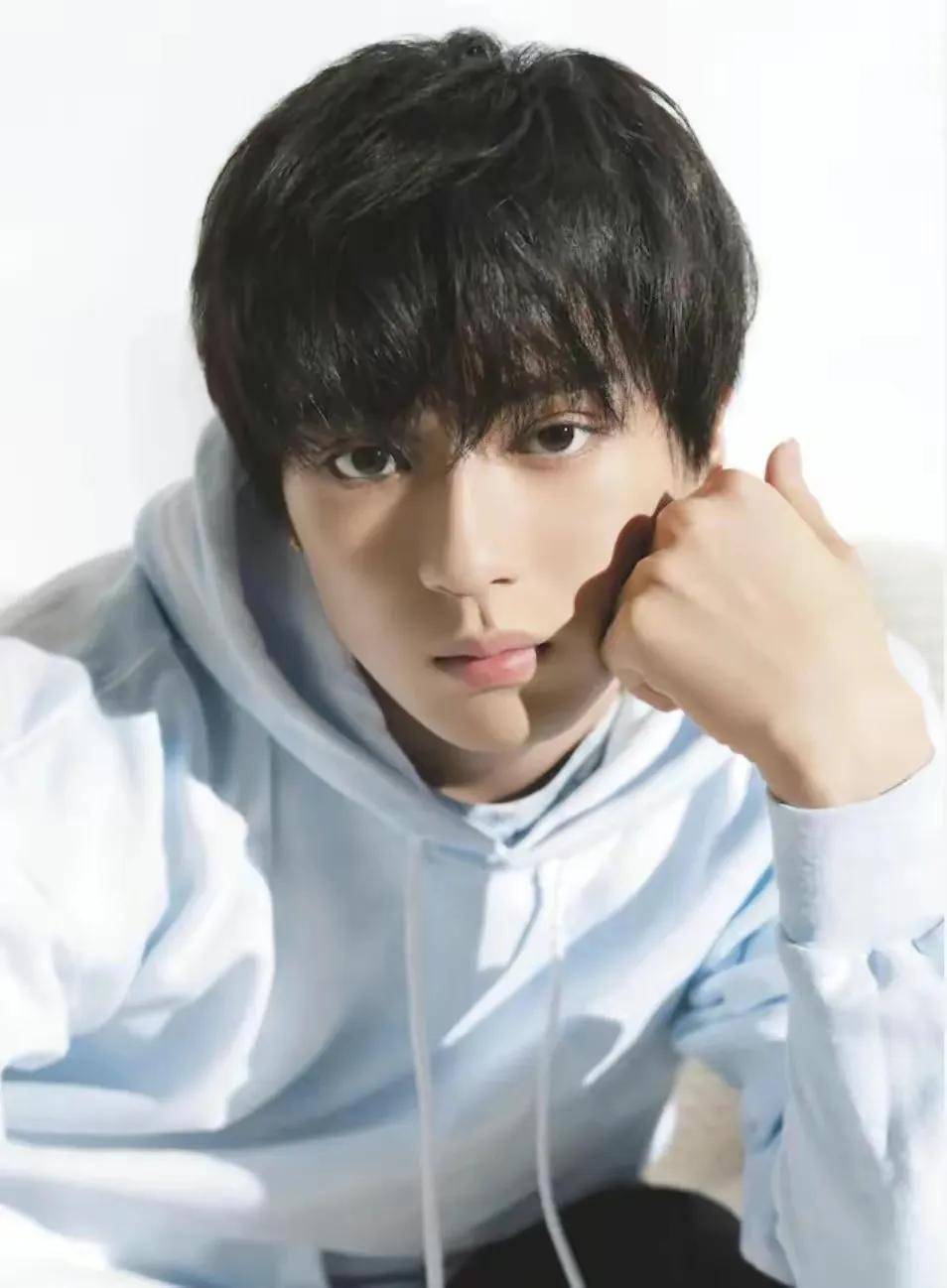 新田真剑佑 喜欢人妻 雄霸儿子 14岁生子 同交八个女友 小三上位成功