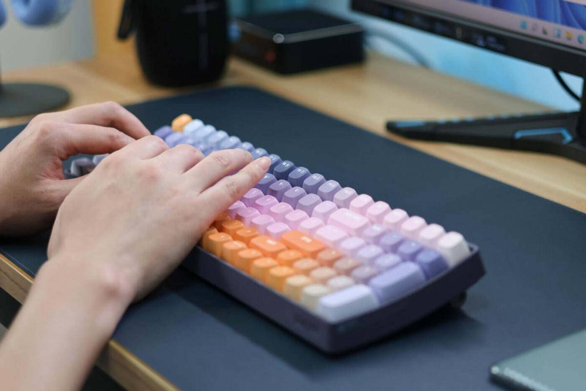 Lofree洛斐小翘星河入手体验,颜值与实用兼备的桌面好物