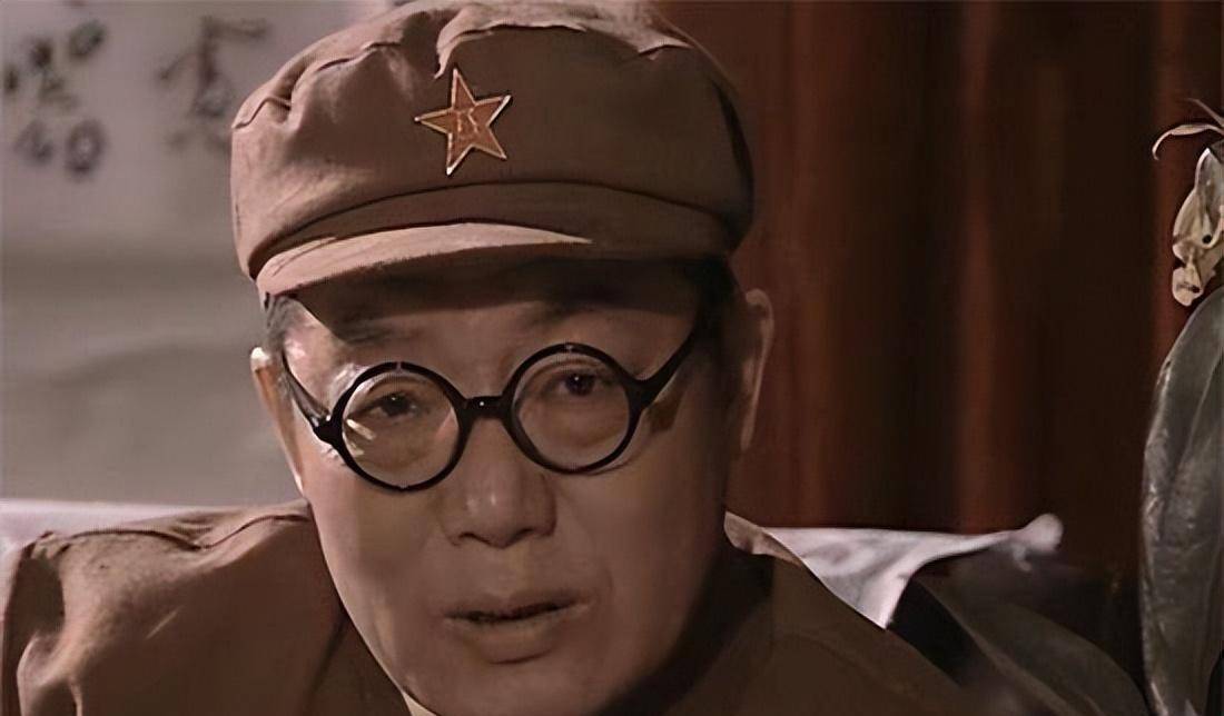 在86版《西游记》车晓彤是"金角大王"的扮演者,长得也是浓眉大眼,是个