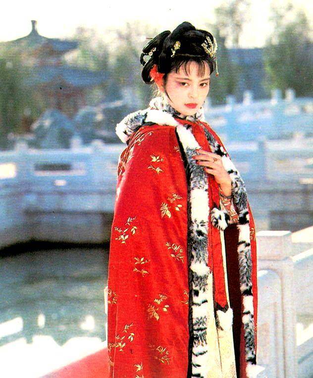 贫穷限制想象力:欧洲王室亮瞎眼的皮草,其实红楼梦里