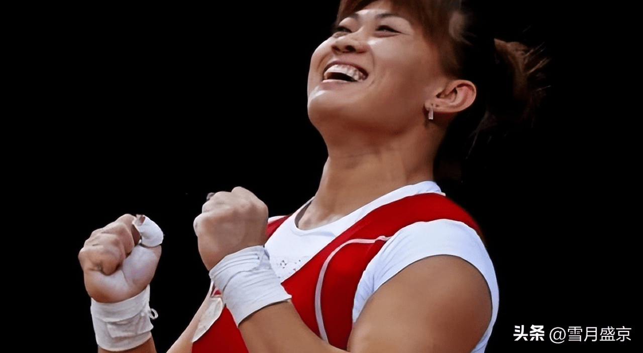 举重运动员姚莉:政府派我出国留学,我却趁机改了国籍,结果成了笑柄