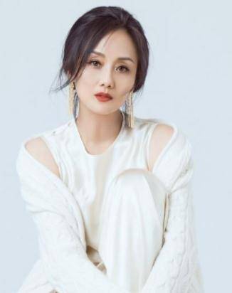 母亲年过80状态似30,气质绝佳被赞年轻_李颖_穿着_平台