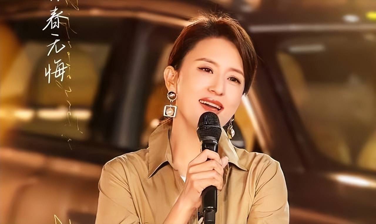 央视主持人张蕾无缘兔年春晚,去海南过年,五官大气神似孟晚舟_近照