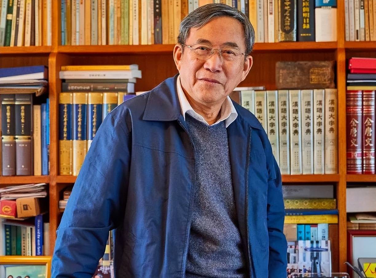 复旦老教授坦言:社会不需要这么多大学生,一番话引发网友热议_学历