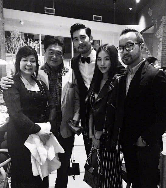 高以翔女友更新签名,曾晒过两人背影照,而今永久分别!