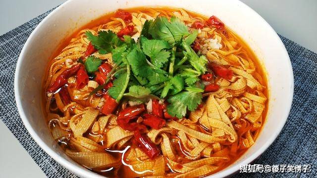 干豆腐这样做太好吃了,又香又入味,做法还简单,上桌抢着吃_辅料_舒晨