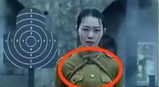 穿帮镜头,花式捆绑我忍了,你这手往哪儿放呢!_小品_范冰冰_牛莉