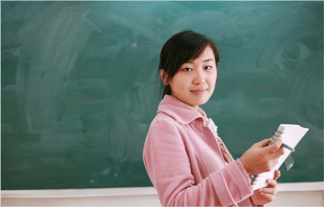 为了职称评审,河南一女教师和校长在校会上互骂互殴_事情_工作_焦作