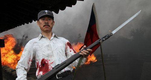 看到将军与日军拼死搏斗,,为他擦洗伤口时她承诺,,我愿意嫁给你!