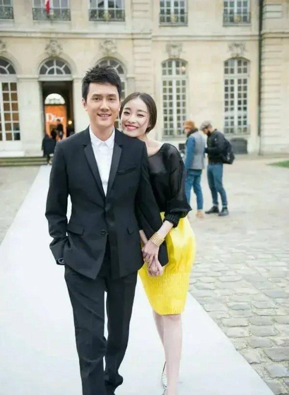 倪妮身材好辣,穿深v连体泳衣海边玩水浑身湿透._田雨_汤唯_冯绍峰