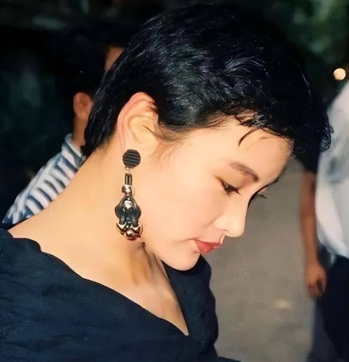 陈冲:抛弃了将自己捧成影后的前夫,又为了现任的女儿抛弃养女_电影