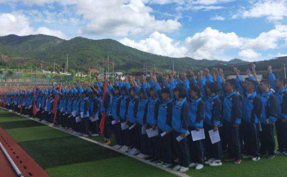 迎朝阳,展新程|新平三中2023年春季学期首次升旗仪式_师生_校区_的