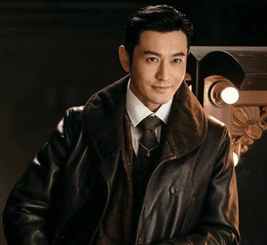 黄晓明梳"大背头"?