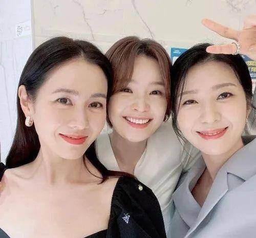 朱镇模,朴重勋,池珍熙,金宣儿,河智苑,李沇熹,林允儿,孙艺珍的好友宋