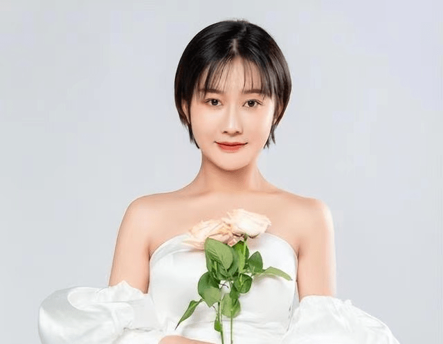 27岁中国女飞人产后复出,曾2破亚洲纪录,刚生娃5个月_孔令微_比赛