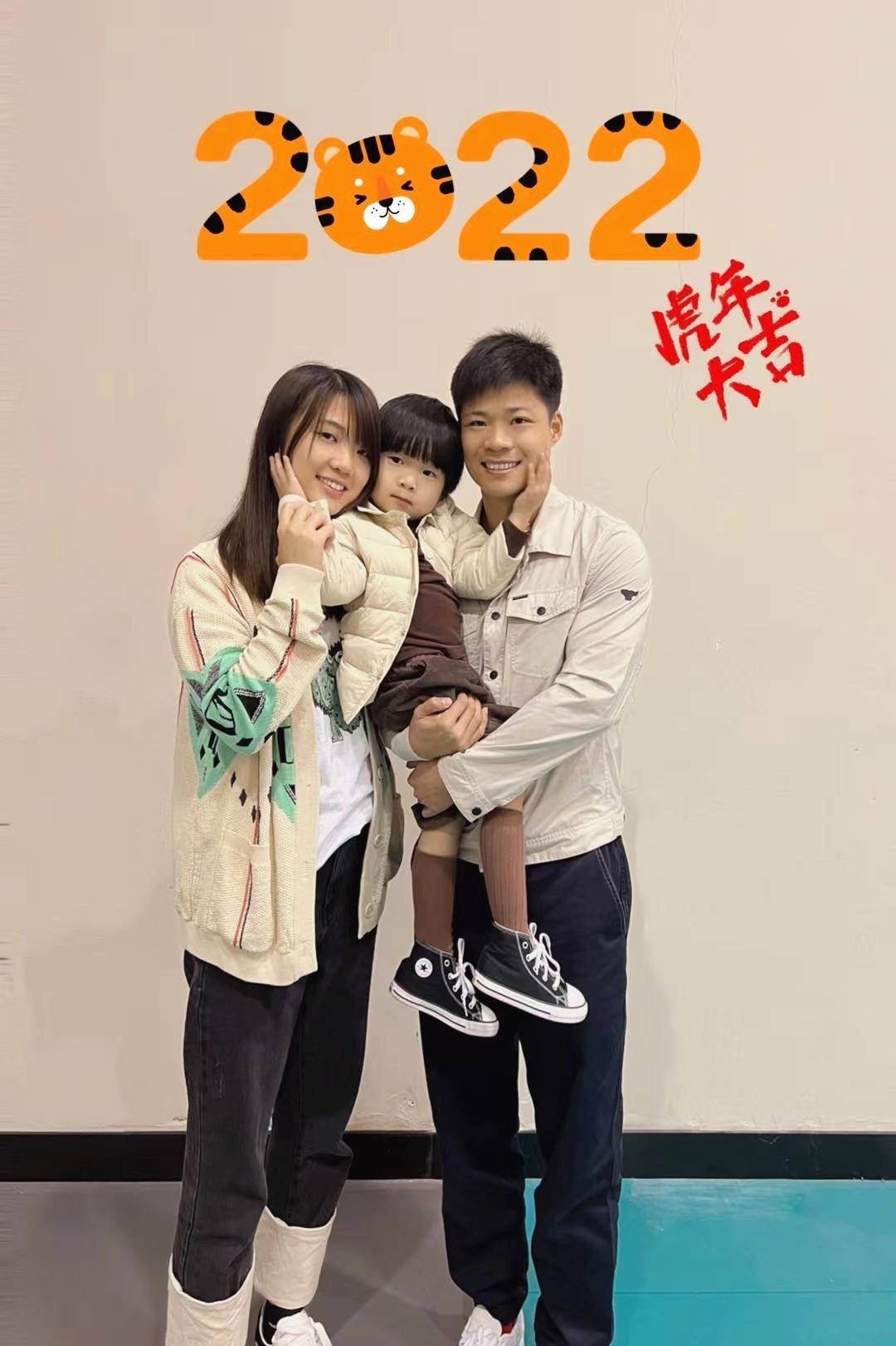 乖乖女又是学霸,恰好担任的是苏炳添的组长,又是在作业上面两人开始了