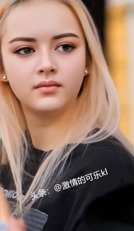 阿莉萨·马尼奥诺克俄罗斯女子阿莉萨·马尼奥诺克(alisa manyonok)