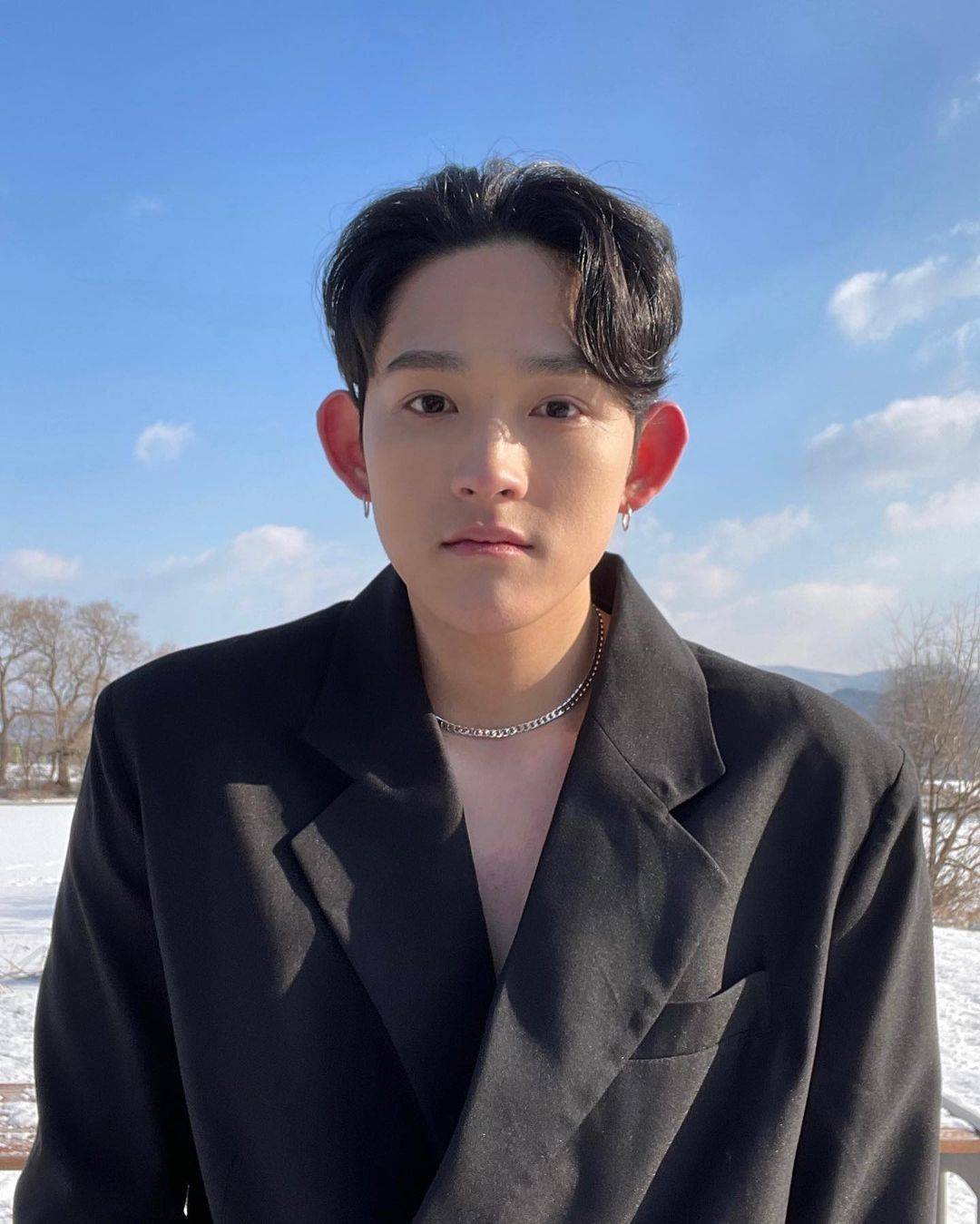 不少网友认为,相对于妹妹,崔焕熙长得更像妈妈崔真实.