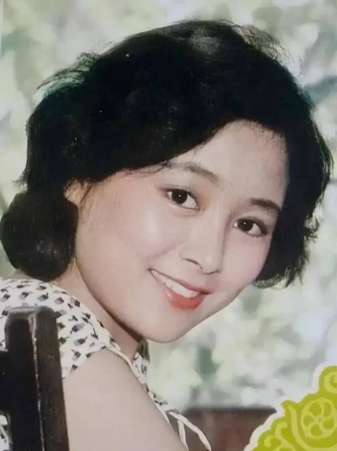 80年代,红极一时的女明星张瑜,放在现在看,还是那么的让人心动_眼神