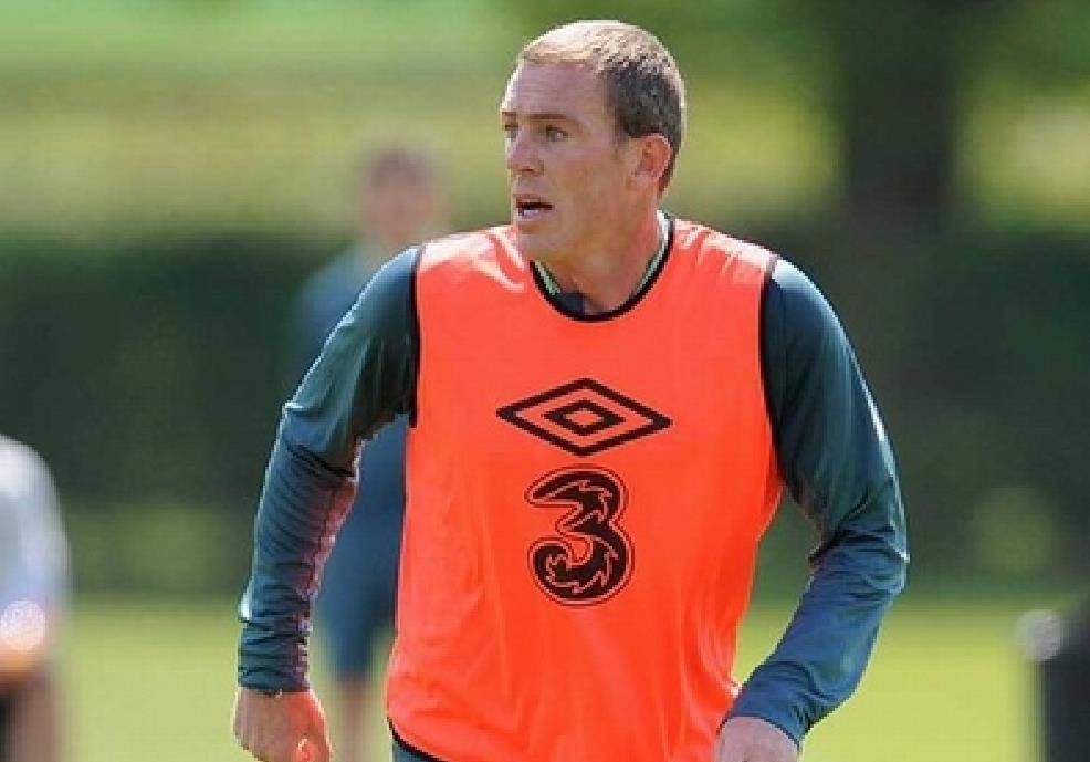 英格兰青年队队长邓恩:恋上大他三岁的三版女郎,女方时尚万种_贾姬