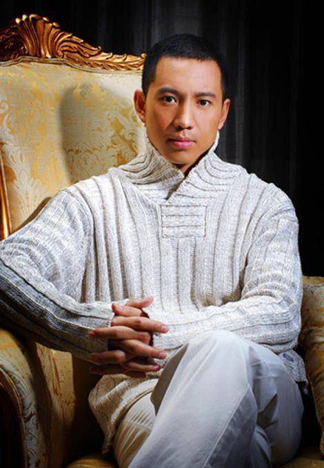 知名男星谷智鑫:拍戏受伤差点瘫痪,妻子是我一生的恩人_电视剧_龚若飞