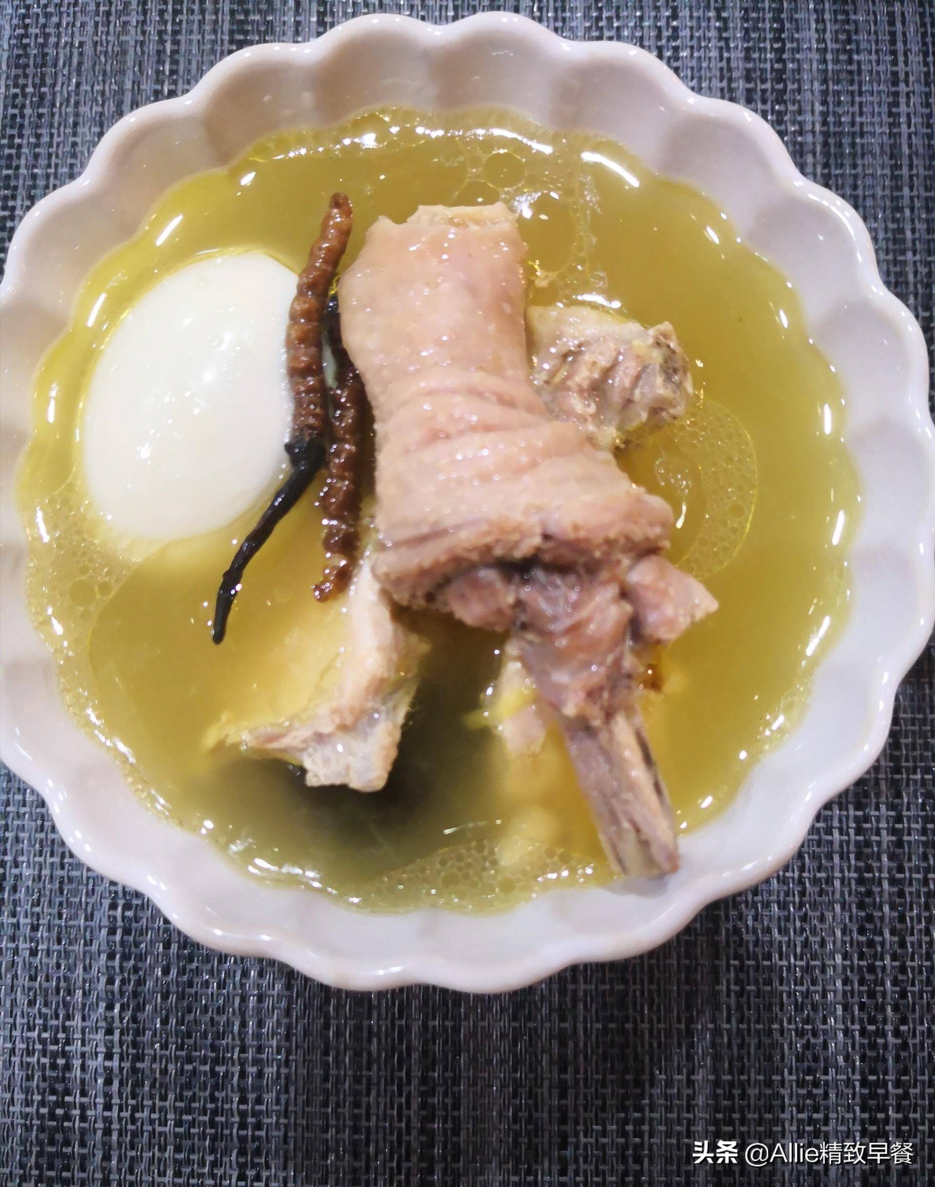 营养早餐第227期,滋补虫草老母鸡汤,汤鲜味美,常喝身体壮_成分_红枣